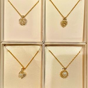 Brand New! Nina Ricci pendant necklace gift set
